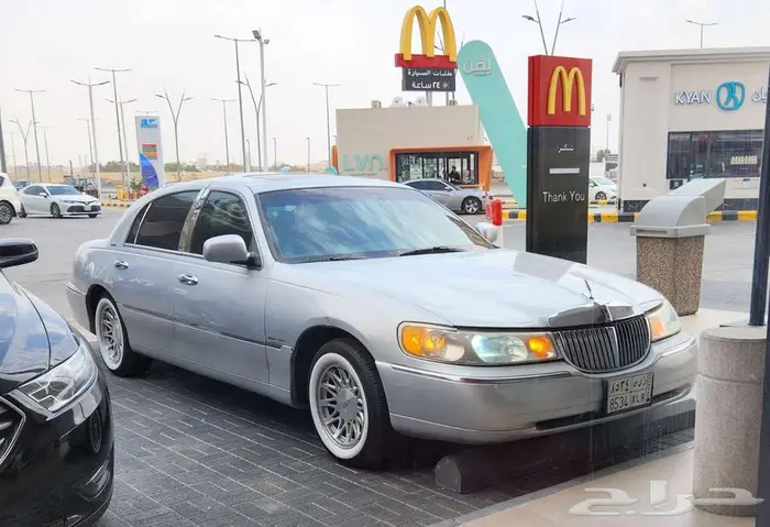 لينكولن تاون كار موديل 1999 17