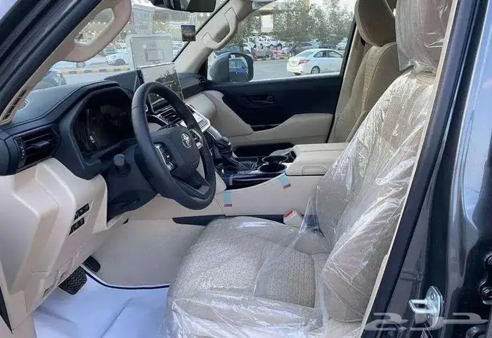 تويوتا لاندكروزر GXR3 بنزين 2025 27
