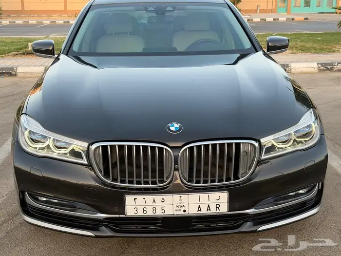 بي ام دبليو 750 موديل 2016 نضيفه 3