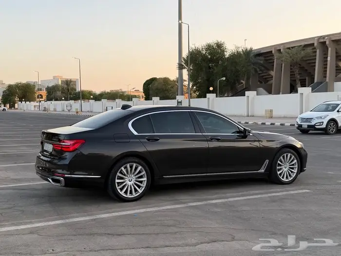 بي ام دبليو 750 موديل 2016 نضيفه 13