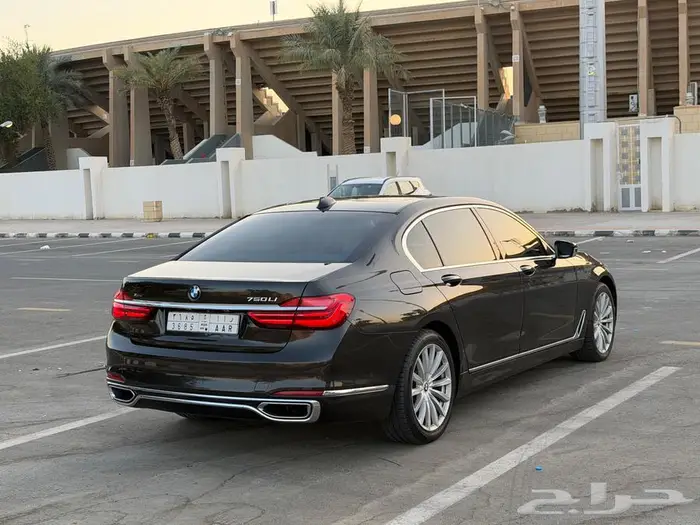 بي ام دبليو 750 موديل 2016 نضيفه 7