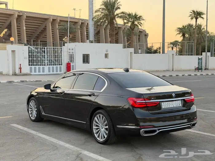 بي ام دبليو 750 موديل 2016 نضيفه 8