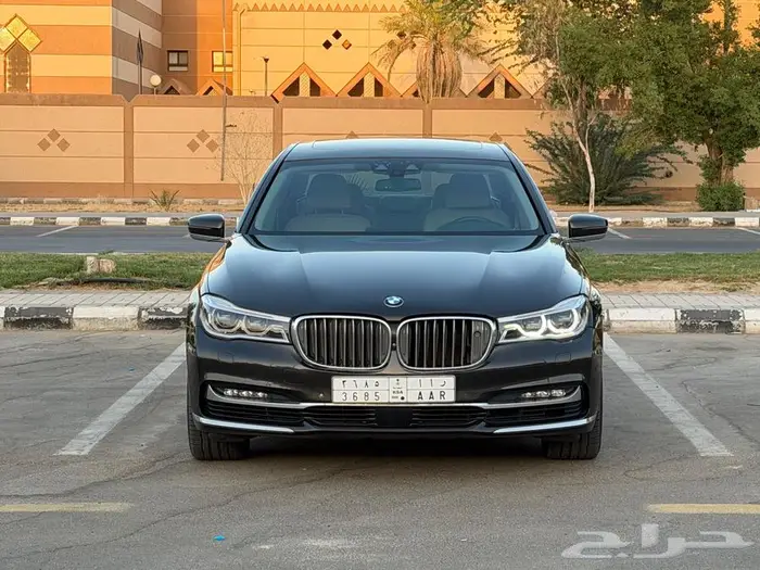 بي ام دبليو 750 موديل 2016 نضيفه 11