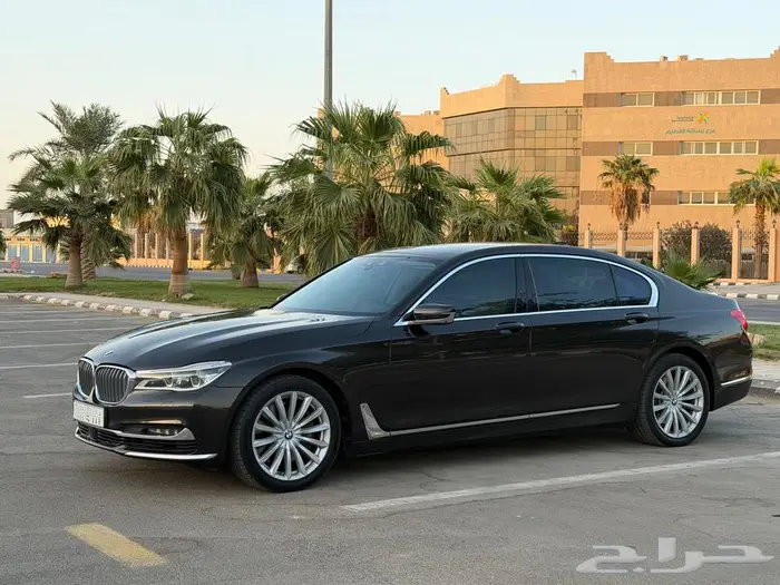 بي ام دبليو 750 موديل 2016 نضيفه 14