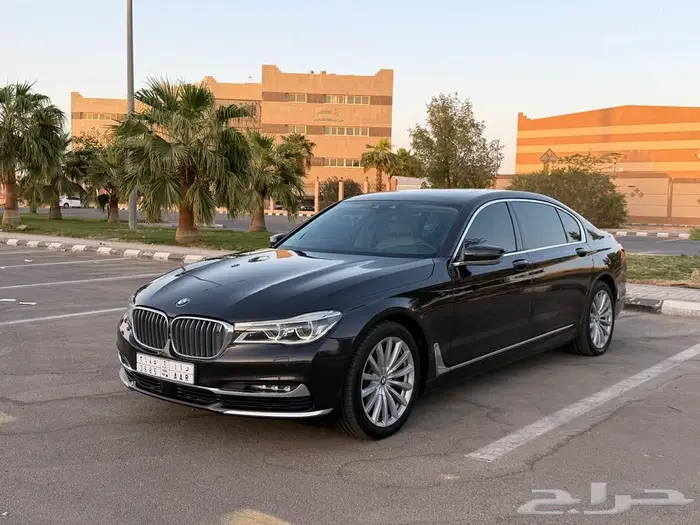 بي ام دبليو 750 موديل 2016 نضيفه 15