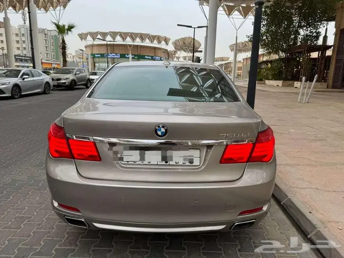 بي ام Li 740 موديل 2010 فل كامل 6 سلندر توين تيربو 2
