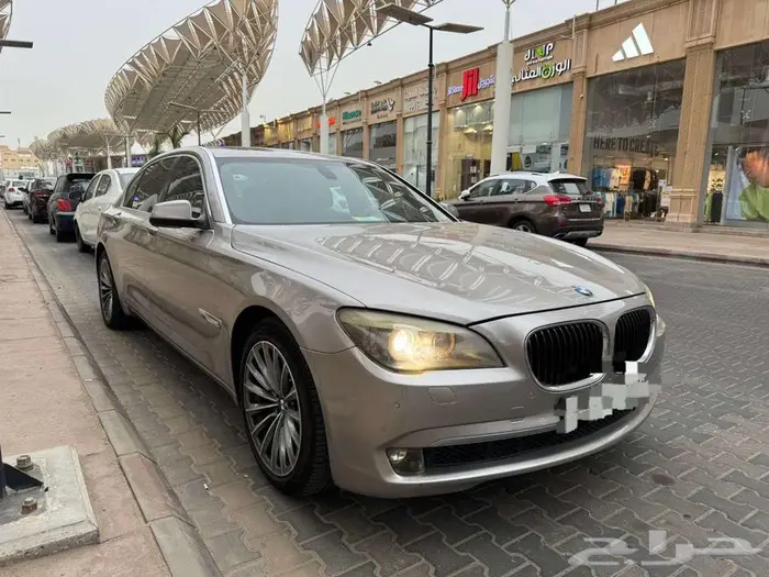 بي ام Li 740 موديل 2010 فل كامل 6 سلندر توين تيربو 3