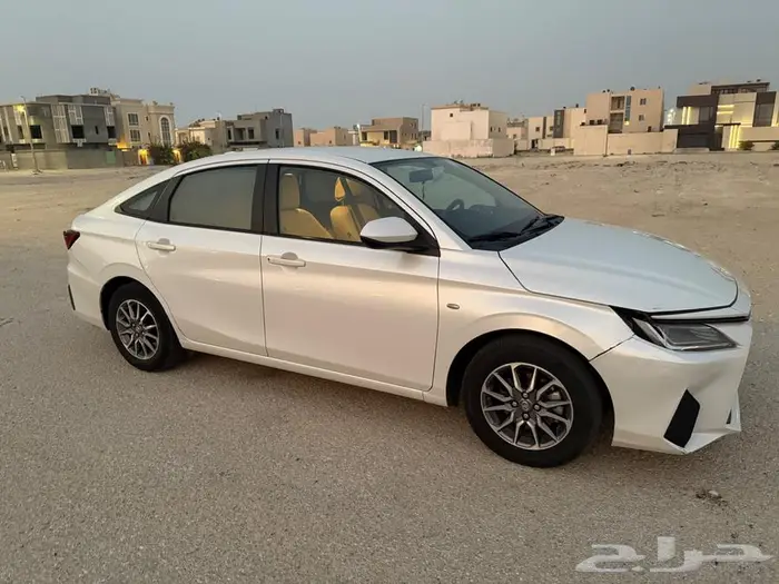 تويوتا يارس استاندر 2024 3