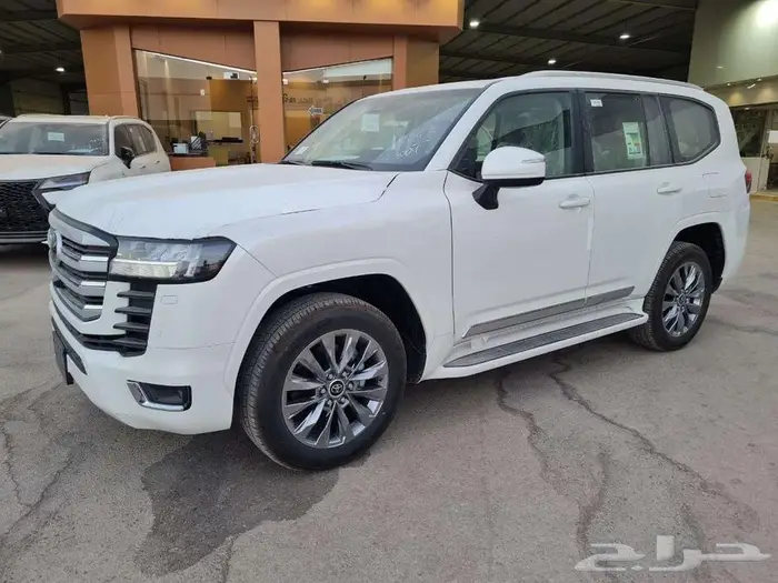 تويوتا لاندكروزر GXR4 بنزين 2025 - كاش و أقساط 30
