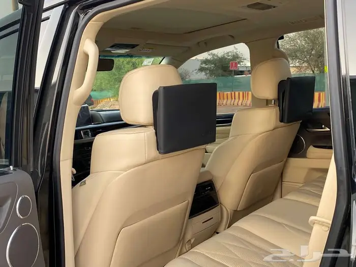 لكزس LX570بلاك ادشن 2021 4