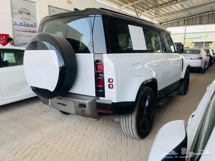 لاند روفر ديفندر  سعودي HSE V6 فل 2025 4
