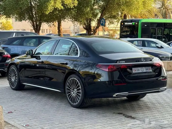 مرسيدس E200 كلاسيك 2026 وكالة 3 شاشات 4