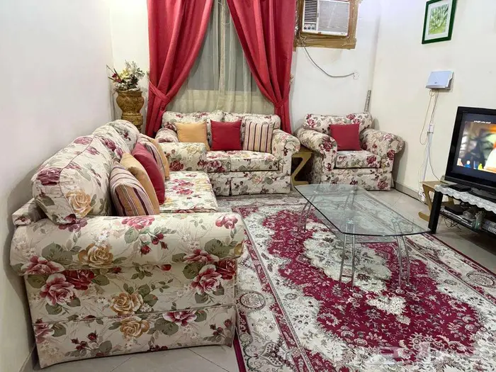 طقم كنب صالة بحالة جيدة للبيع 1