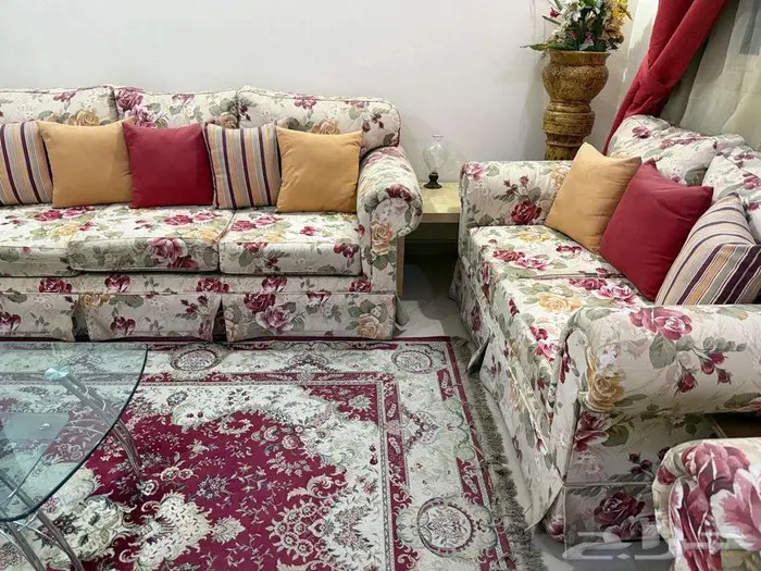 طقم كنب صالة بحالة جيدة للبيع 2