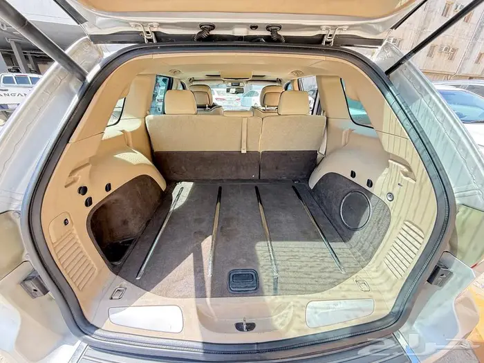Jeep Grand Cherokee Overland 2011 7