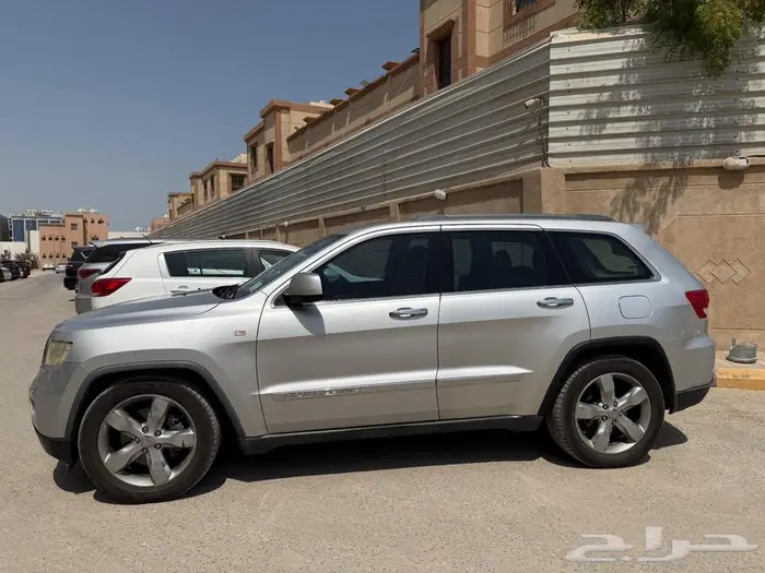 Jeep Grand Cherokee Overland 2011 10