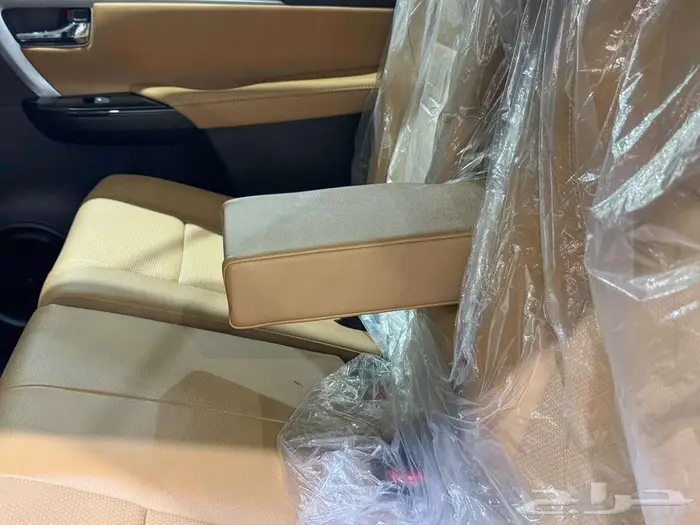 فورتشنر 6 سلندر 2025 بنزين (عليها ملاحظة خفيفة) بطاقة جمركية 32