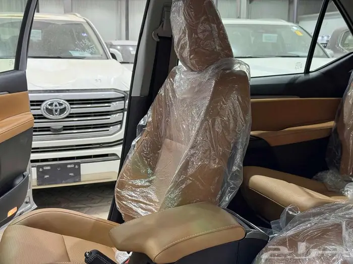 فورتشنر 6 سلندر 2025 بنزين (عليها ملاحظة خفيفة) بطاقة جمركية 40