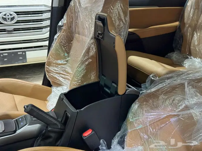 فورتشنر 6 سلندر 2025 بنزين (عليها ملاحظة خفيفة) بطاقة جمركية 44