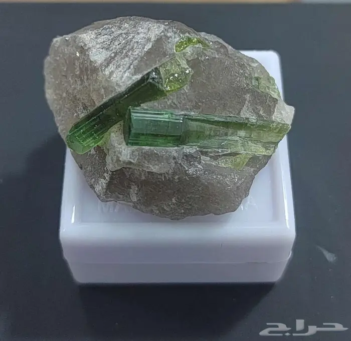 حجر خام تورمالين وكوارتز 1