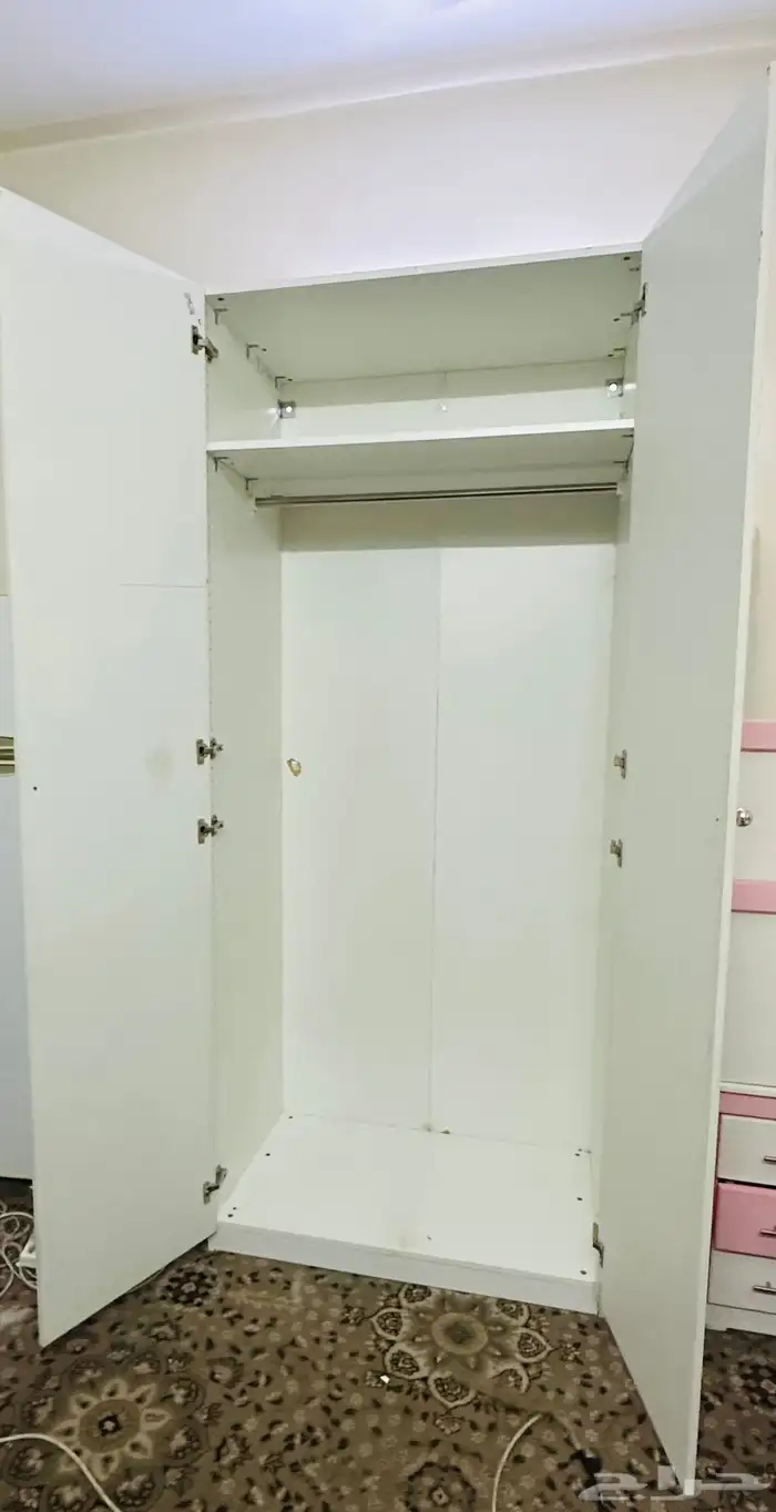 دولاب من ايكيا درفتين مستخدم نظيف 1
