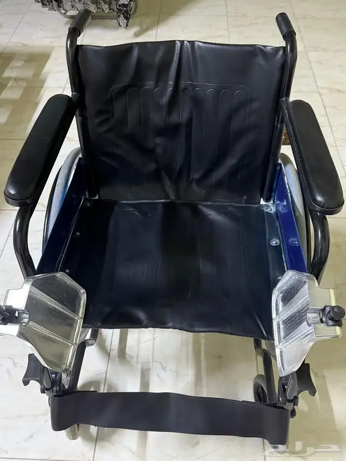 كرسي متحرك لكبار السن 0