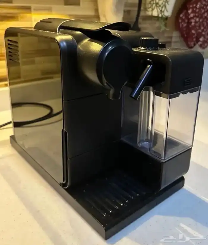 ماكينة نسبرسو ديلونجي شبه جديدة 1