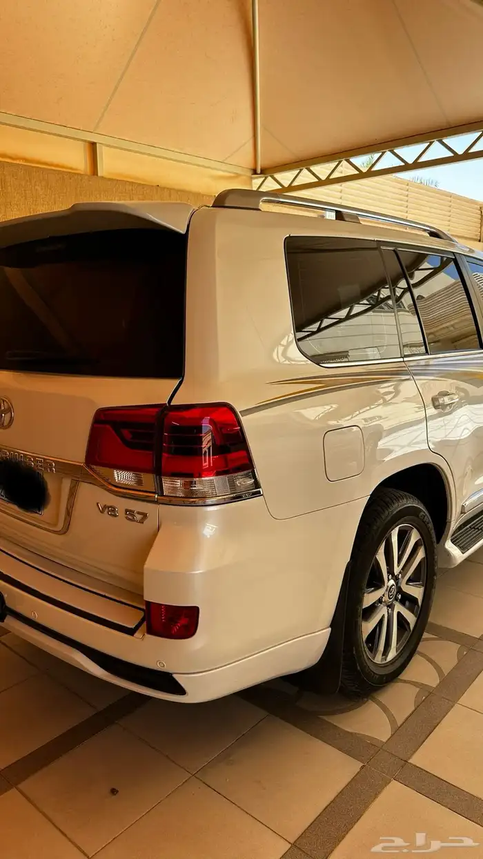 جيب لاندكروزر vx.s 2016 بريمي فل كامل 2