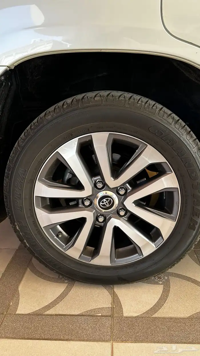 جيب لاندكروزر vx.s 2016 بريمي فل كامل 26