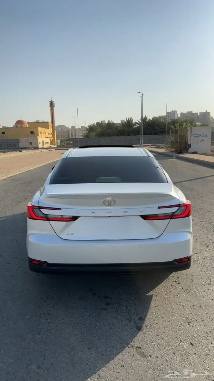 للبيع كامري 2025 LE بنزين ابيض لؤلؤي 3