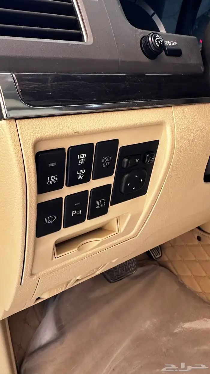 جيب لاندكروزر vx.s 2016 بريمي فل كامل 35