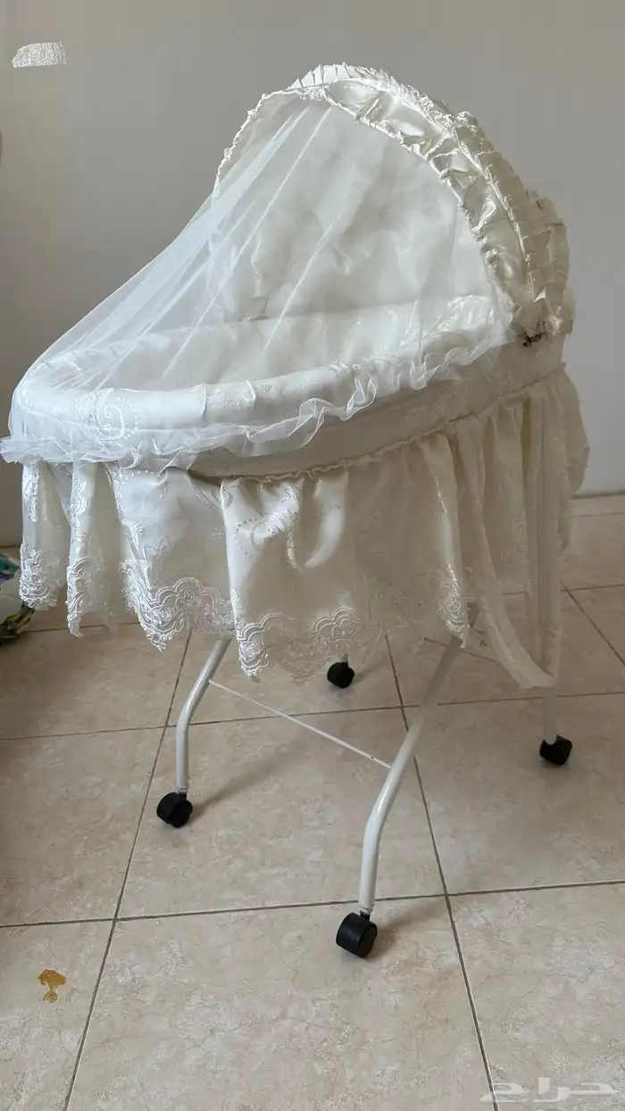 سرير اطفال 1