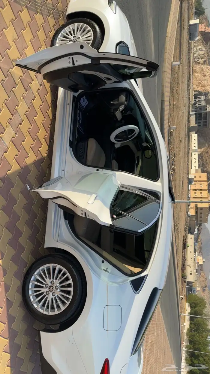للبيع كامري 2025 LE بنزين ابيض لؤلؤي 29