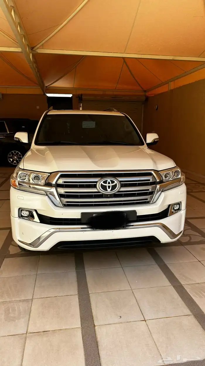 جيب لاندكروزر vx.s 2016 بريمي فل كامل 0