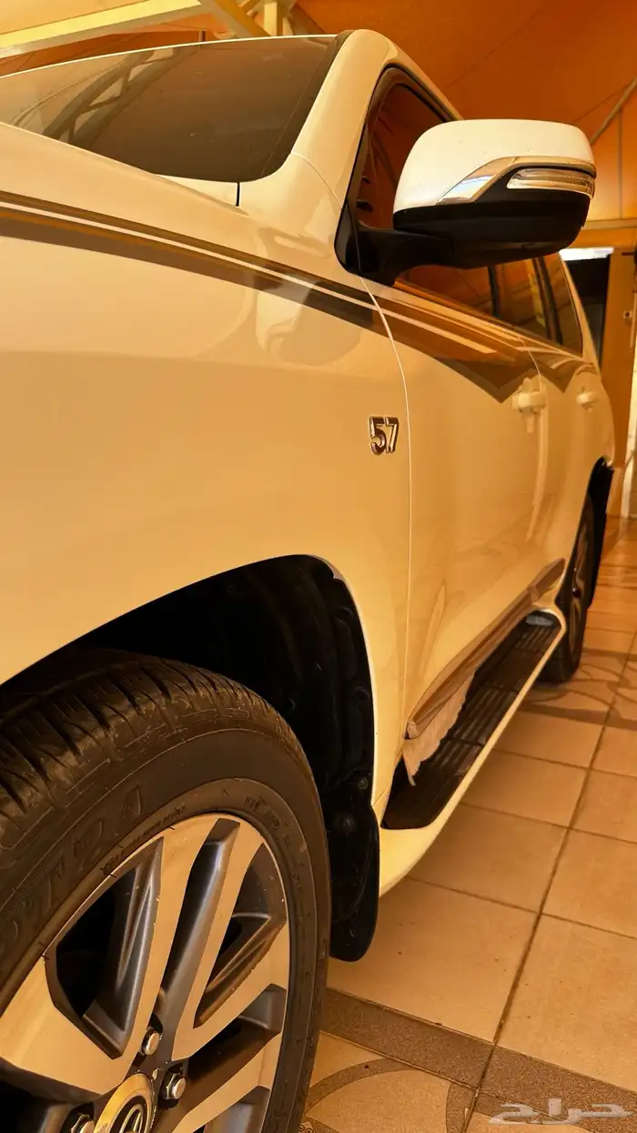 جيب لاندكروزر vx.s 2016 بريمي فل كامل 19