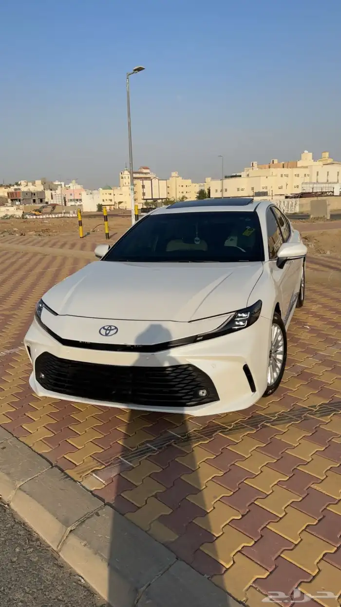 للبيع كامري 2025 LE بنزين ابيض لؤلؤي 10