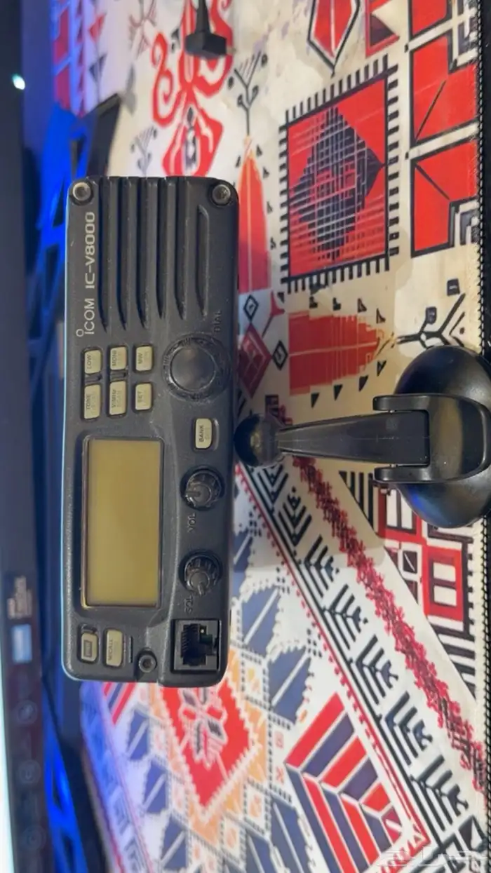 جهاز lCOM. IC-V8000 0