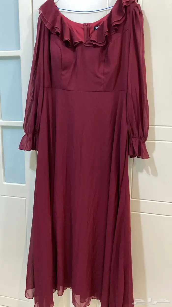 فساتين غير مستخدمه 0