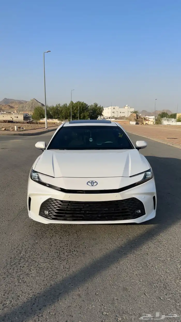 للبيع كامري 2025 LE بنزين ابيض لؤلؤي 0
