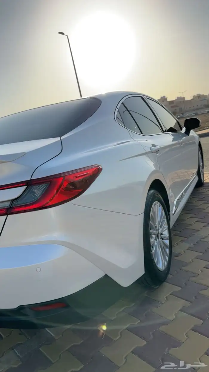 للبيع كامري 2025 LE بنزين ابيض لؤلؤي 13