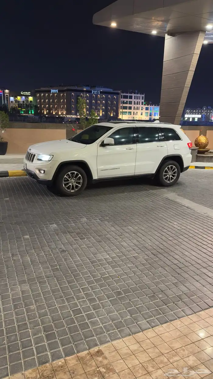 جراند شيروكي لاريدو 2015 11