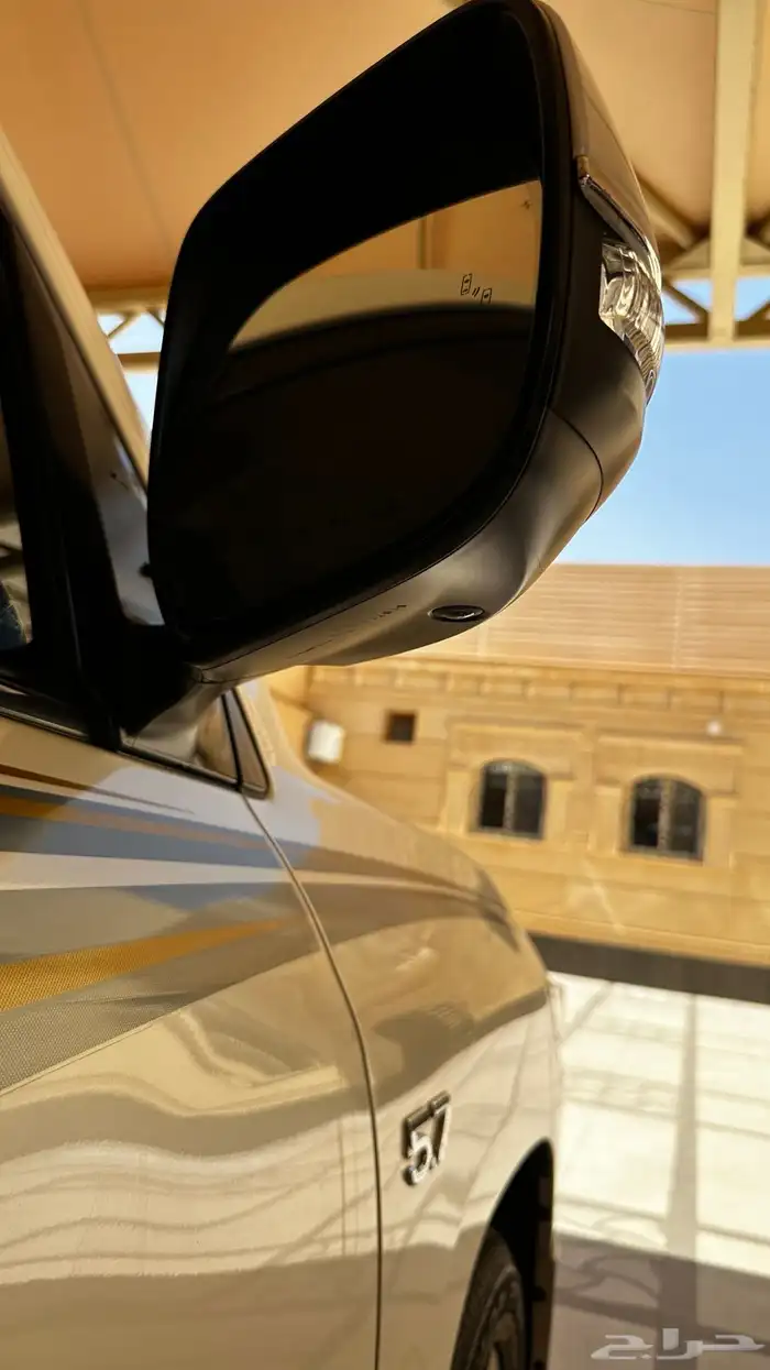 جيب لاندكروزر vx.s 2016 بريمي فل كامل 14