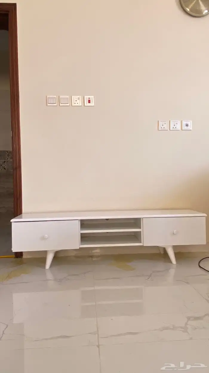 طاولة تلفزيون 5