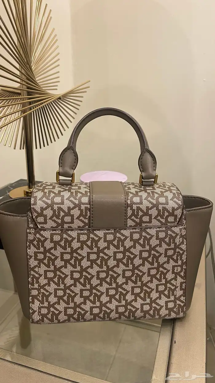 شنطة ماركة دكني اصليه 1