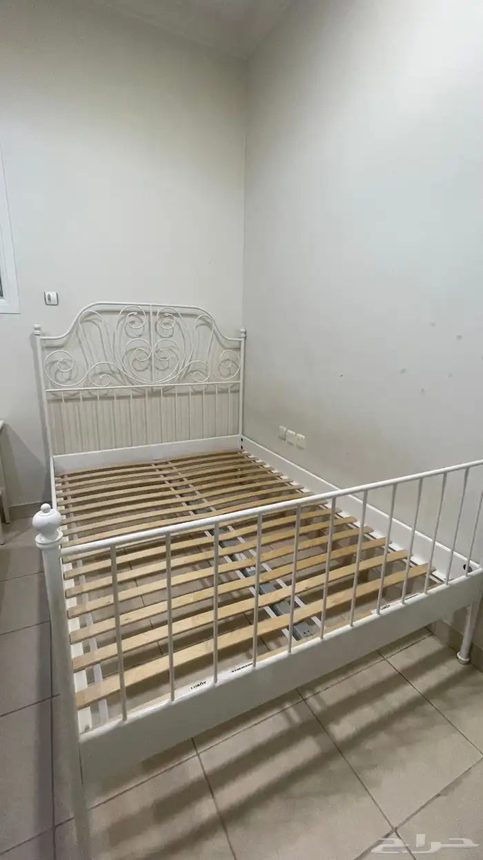اثاث سرير وطاولة 2