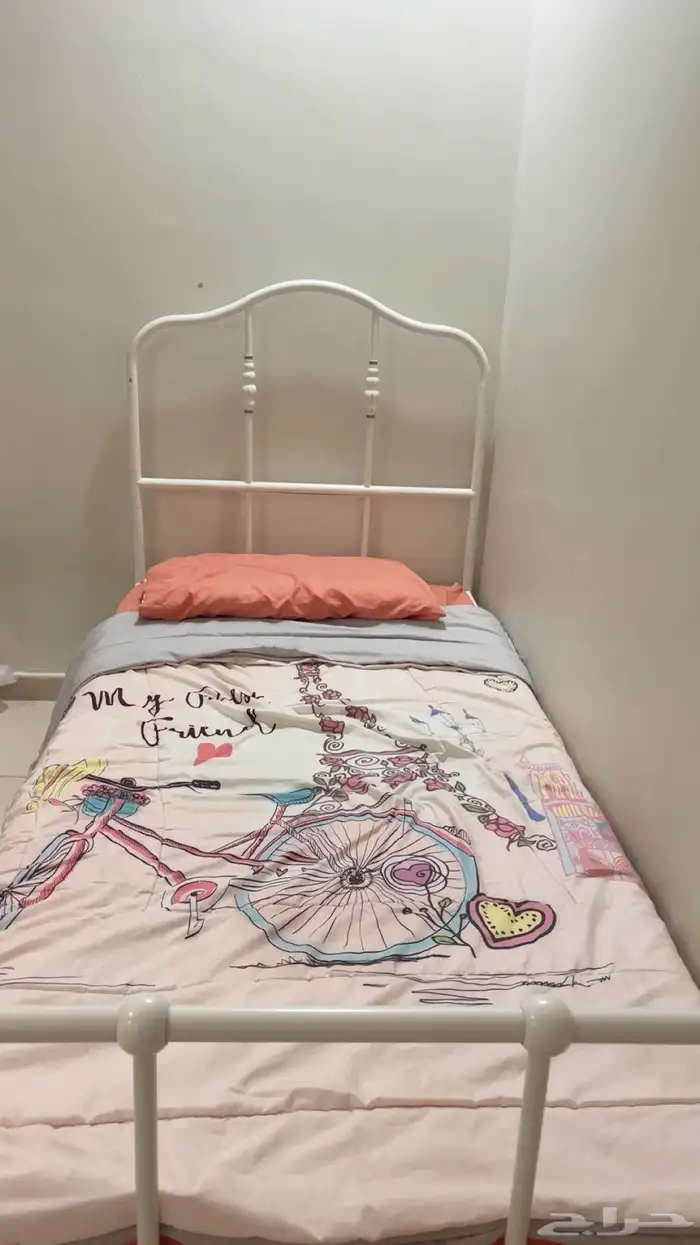 سرير بحالة جيدة جدا مع المرتبة 0