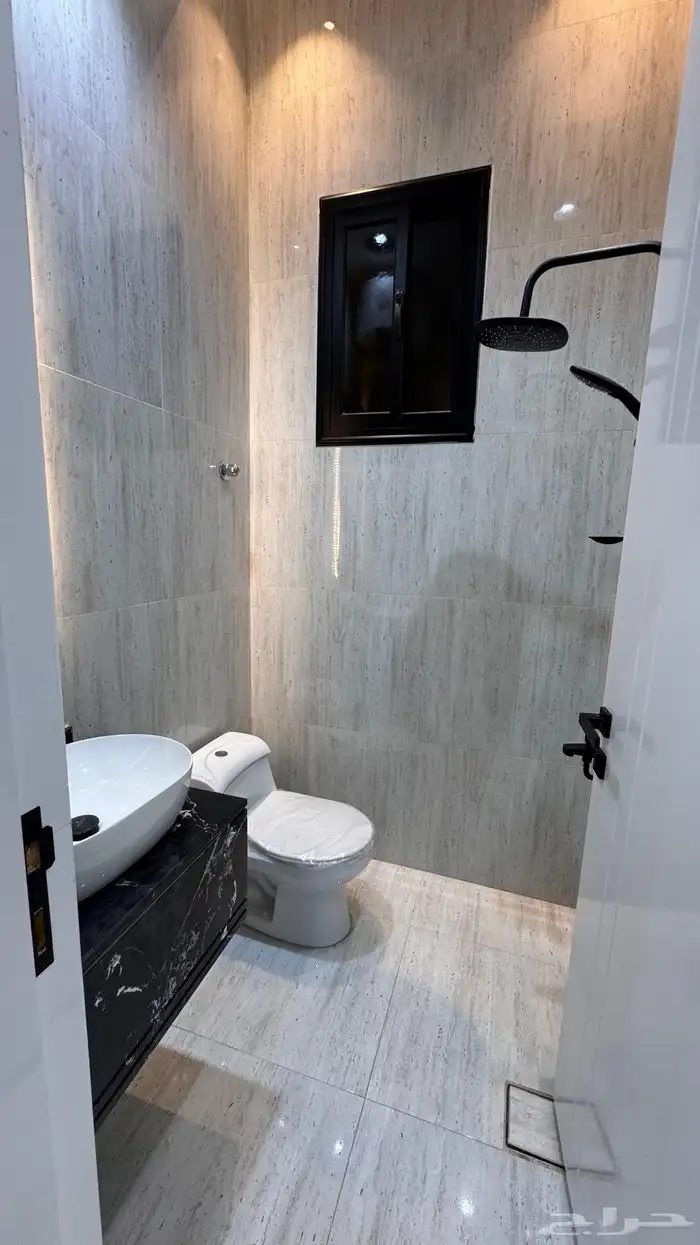 للبيع دور ارضى 6 غرف vip مع حوش من 580 الف دره الموسي 17