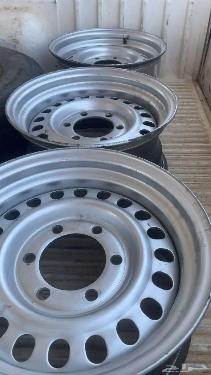 جنوط مرسدس توي شاريه ماسيمت 0