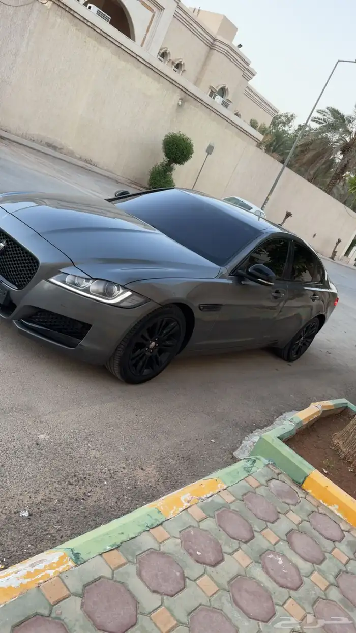 جاكوار XF بلاك ايديشن 4