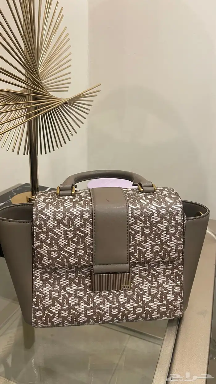 شنطة ماركة دكني اصليه 0